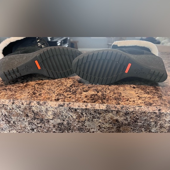 Cole Haan Black suede and faux shearling boots - Picture 5 of 9